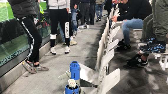 Juventus-Hellas Verona, la tifoseria bianconera si fa sentire: presenti anche i megafoni [FOTO]