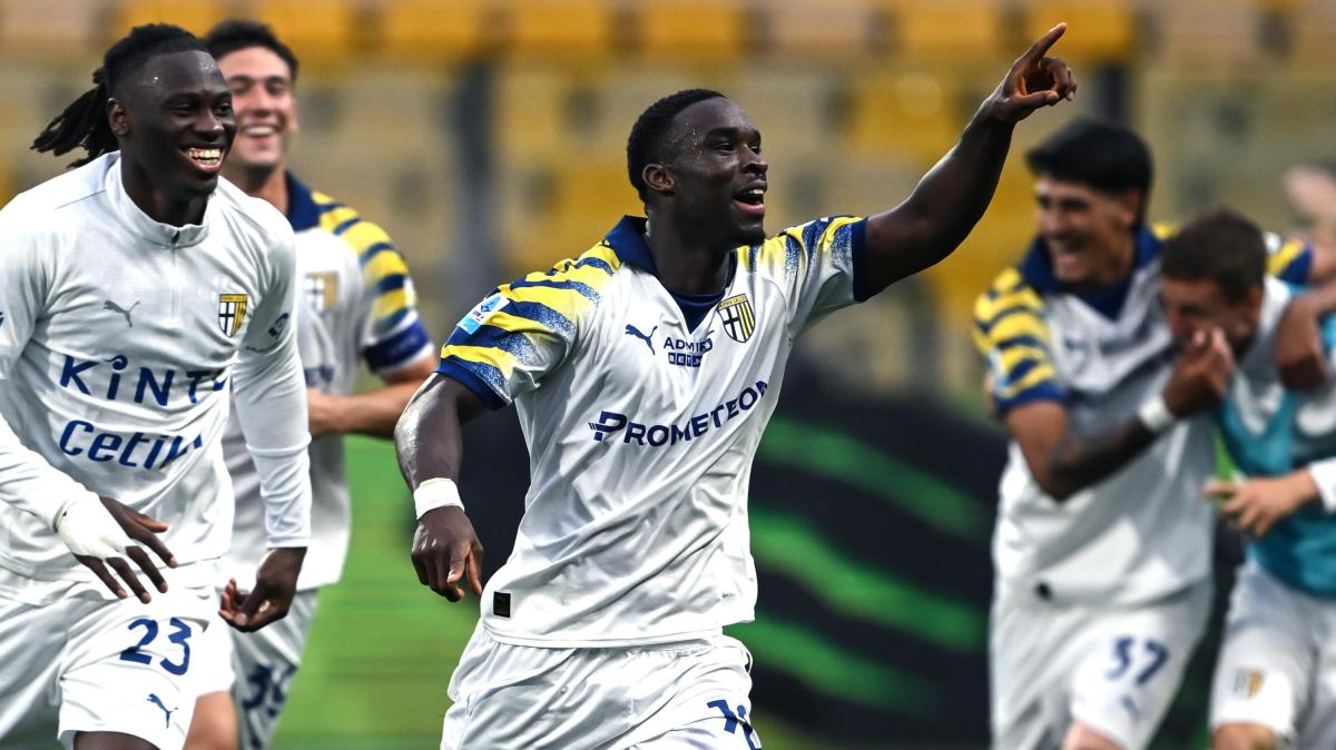 La Roma rimonta il Parma nel finale e resta a -1 dalla Juventus