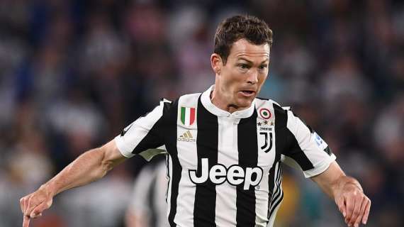 La Juve celebra Lichtsteiner: "Tanti auguri al treno svizzero"