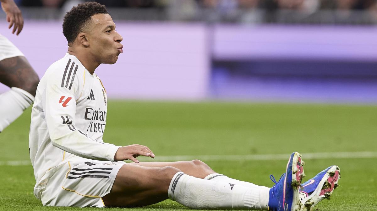 Infortunio per Mbappé, ma al momento Mondiali non a rischio