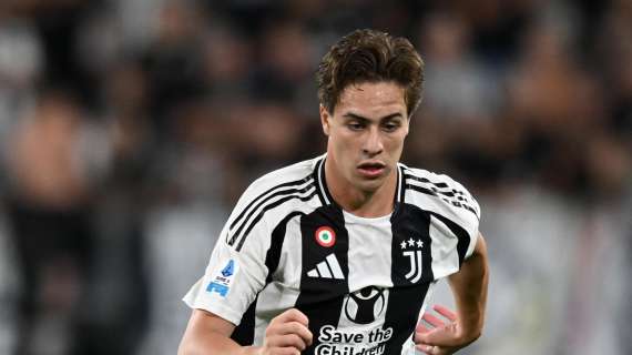 Passaggio di testimone tra Dybala ed Yildiz: la foto fa impazzire i tifosi