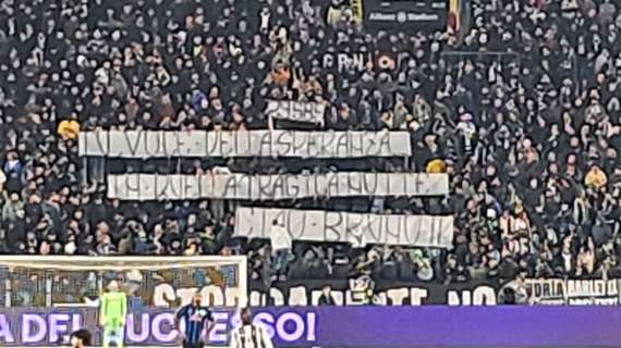 Il Gruppo Storico Identità omaggia Bruno Pizzul nel corso di Juventus-Atalanta | FOTO