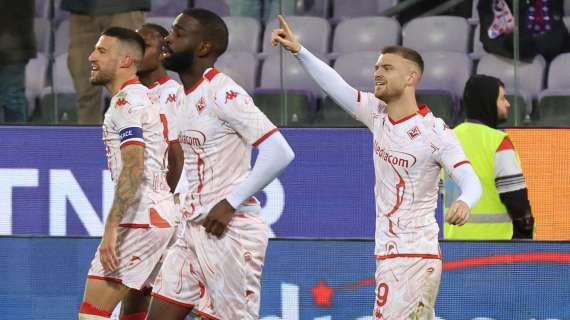 Berardi di rigore salva il Sassuolo, la Fiorentina vince e aggancia il Napoli