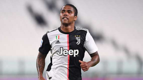 Douglas Costa: "Prima della Juve mi voleva l'Inter, lo confidai ad Alex Sandro e poco dopo successe questo..."