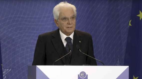 Mattarella: "I calciatori sono un esempio per i giovani, siano responsabili"