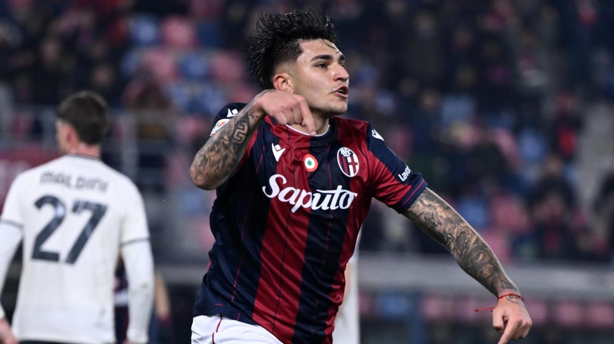 Cento presenze con la maglia rossoblu per Santiago Castro