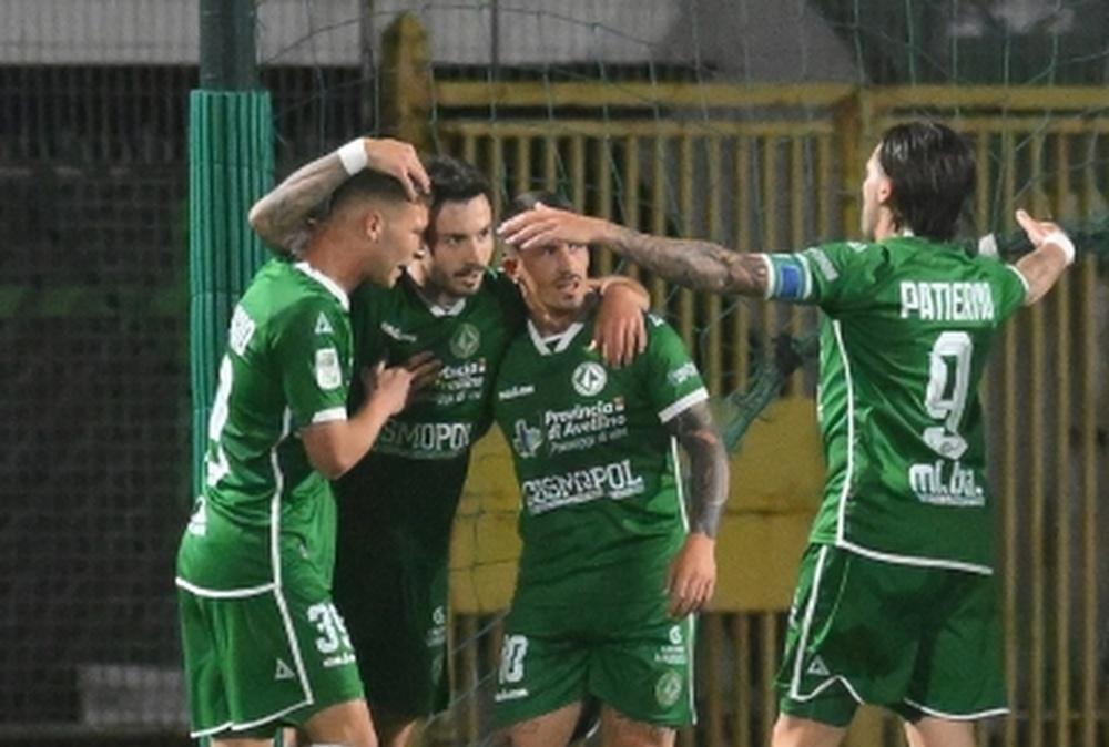 All'ultima giornata della stagione regolare, i Lupi sbranano i Canarini e approdano addirittura ai play off