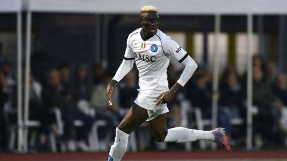 Il Napoli torna a brillare e a vincere: 4-0 all'Hatayspor, doppiette per Osimhen e Simeone