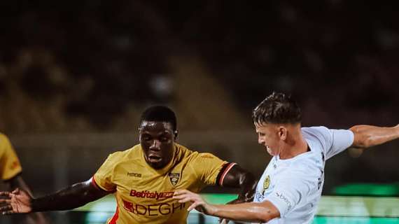 Il Lecce anche se in dieci vince 2-0 contro la Juve Stabia per la Coppa Italia