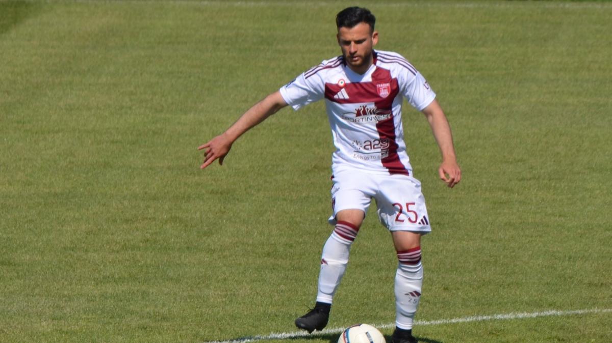 Casertana, Toscano: "Un punto dal terzo posto? Crederci è un obbligo"