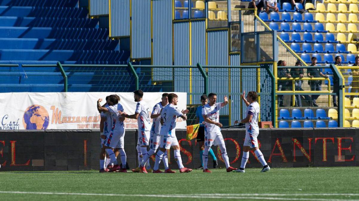 Catania, vittoria a Giugliano: 3-0 