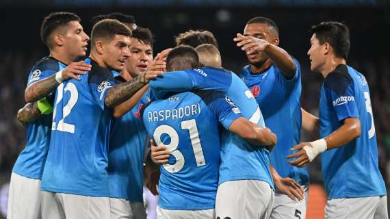 Cronache di Napoli in apertura: "Una festa senza fine". Rangers schiantati al Maradona