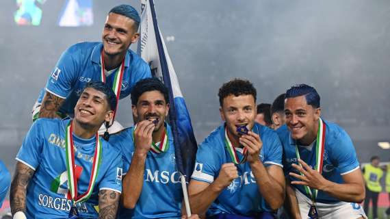 Napoli, la festa infinita: Conte al compleanno di ADL, i bus scoperti ed un super-regalo