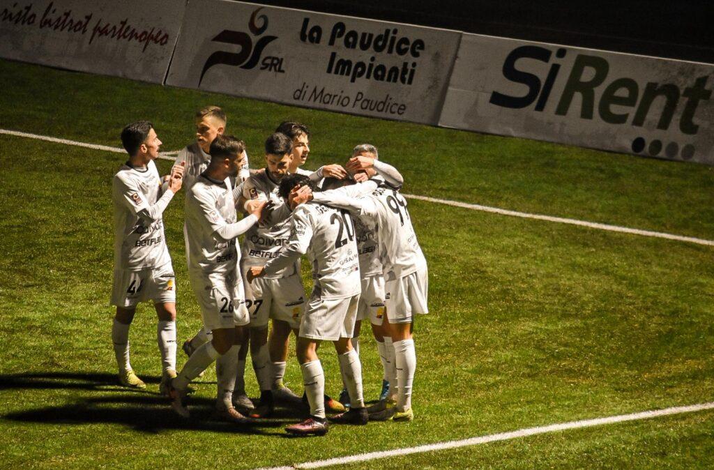 Il Picerno vince di misura contro il Giugliano e lascia l’ultimo posto in classifica