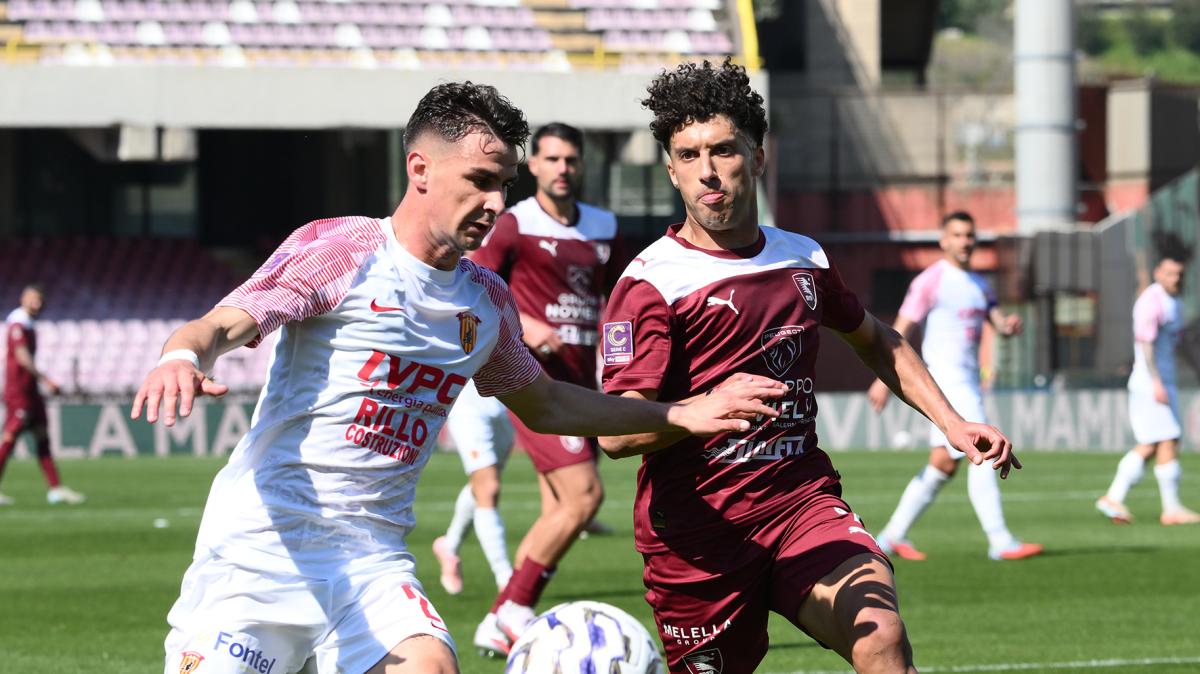 Salernitana, Achik: "Il gol sotto la curva un'emozione fantastica"