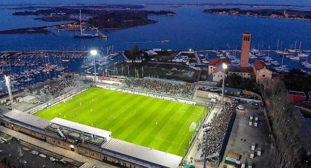 Dura appena mezzora il muro eretto da Ballardini, poi i Lupi affondano in Laguna