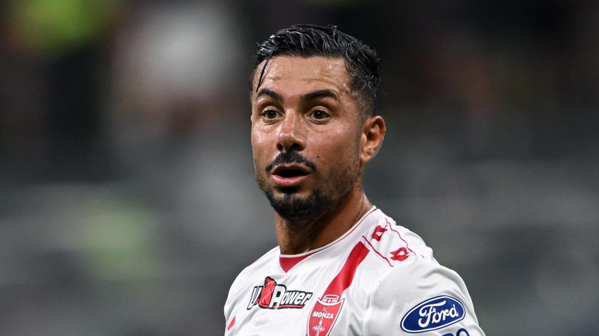 Izzo  è stato presentato ufficialmente nello store ufficiale del club biancoverde