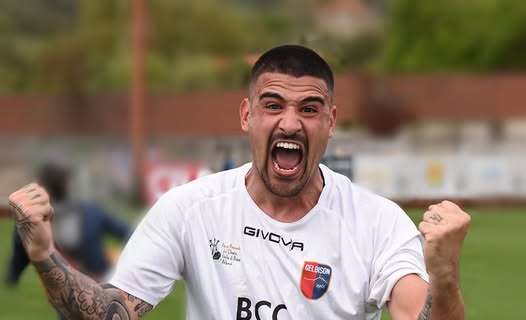 UFFICIALE-La Gelbison rinnova con Lorenzo Liurni: l’attaccante sarà ancora rossoblù
