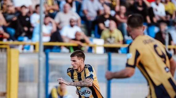 Juve Stabia-Cremonese 1-2, il rigore di Adorante non basta