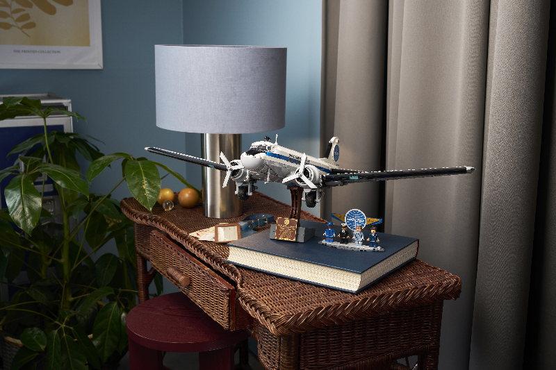 Decolla il LEGO Icons Aereo di linea Douglas DC-3 PAN AM