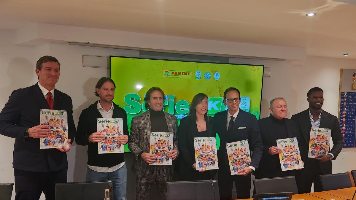 Finalmente Calciatori Serie BKT 2025-2026, l'album della cadetteria