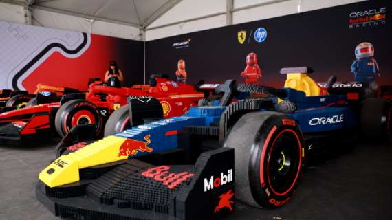 10 auto LEGO in pista a Miami... con i piloti di F1 a guidarle