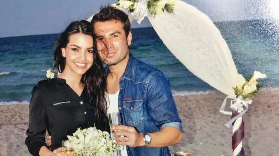 Mutu, compleanno e matrimonio con Sandra sulla spiaggia