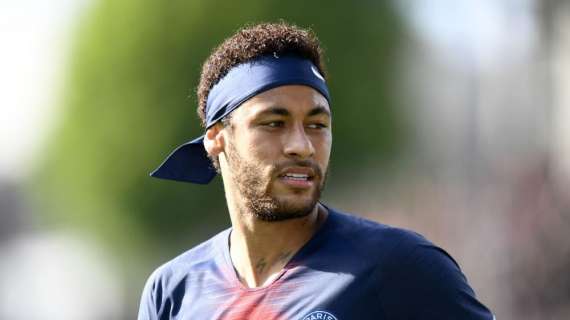 PSG, Neymar sogna il Barcellona ma nel frattempo è costretto ad allenarsi con i parigini