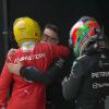 F1 | Hamilton-Bono, abbraccio emozionante dopo il primo podio con Ferrari