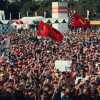 F1 | Ferrari, Hamilton osannato a Monza: mega stendardo...da matrimonio!
