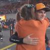 McLaren, l'abbraccio che vale un Mondiale: Piastri e la madre di Norris