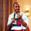 F1 | Hamilton da icona della moda con Tommy Hilfiger: "Piloti liberi! Felice che..."