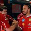 F1 | Ferrari, Hamilton la vede diversa da Leclerc: "Complicata, stanotte..."