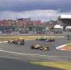 DIRETTA LIVE F1 Gara Silverstone | Partenza, difesa Max: Hamilton-Norris lottano. Leclerc dai box