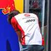 F1 | FP Austria, Bearman beccato a rubare una Red Bull dal frigo di Max
