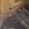 Roma | Auto blocca il traffico di Trastevere: ribaltata dai cittadini