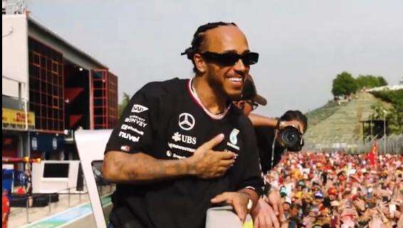 F1 | Imola, Hamilton ai tifosi Ferrari: "Ci vediamo presto". Lewis osannato - VIDEO