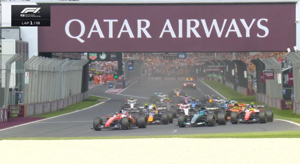 F1 | Partenza shock a Melbourne: Leclerc vola in testa, Mercedes disastro e Hamilton sul podio!