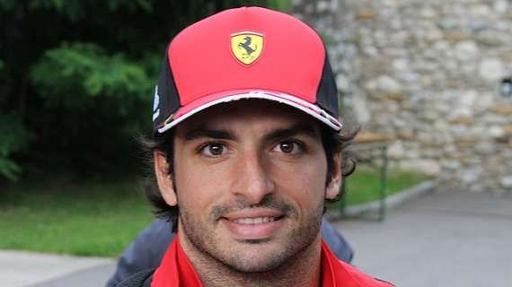 F1 | Ferrari, Sainz sconvolto dall'arrivo di Hamilton: "Convinto di rinnovare"