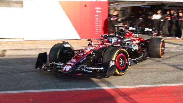 Formula 1 | Alfa Romeo C43 in pista con Bottas: è la 1a vettura 2023 (Video)