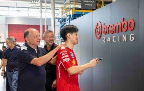 F1 | Ferrari - Brembo: festa grande con Vasseur, D'Ambrosio e Zhou