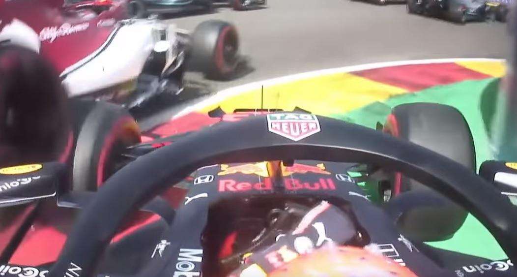 F1 / L'Alfa Romeo furiosa con Verstappen: stupido nel toccare Raikkonen