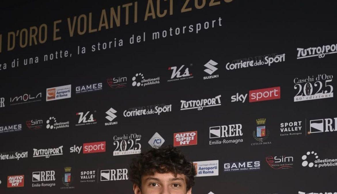 Antonelli ai Caschi d'oro: "Ferrari? Un sogno, ma testa prima al 2026"