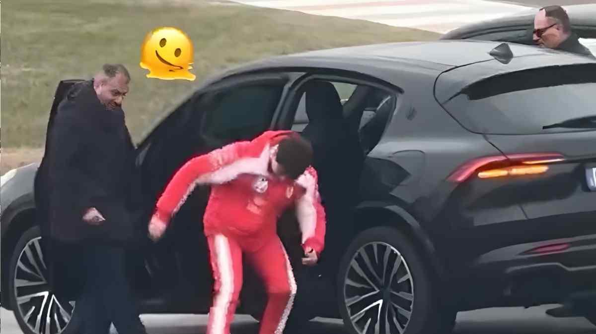 Ferrari, l'imprevisto esilarante per Leclerc: pesta una cacca a Fiorano. I tifosi sperano nella fortuna