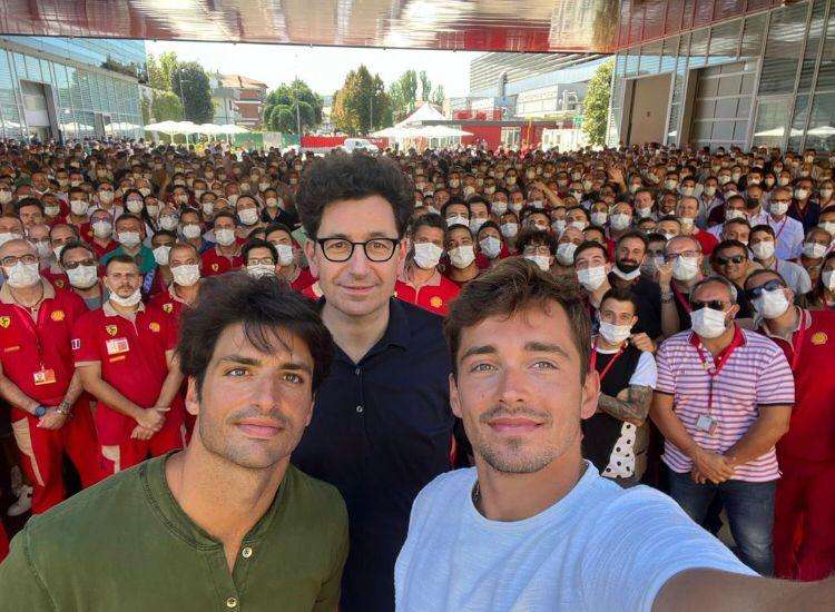 Formula 1 | Ferrari, Sainz e Leclerc a Maranello: la foto prima di Spa