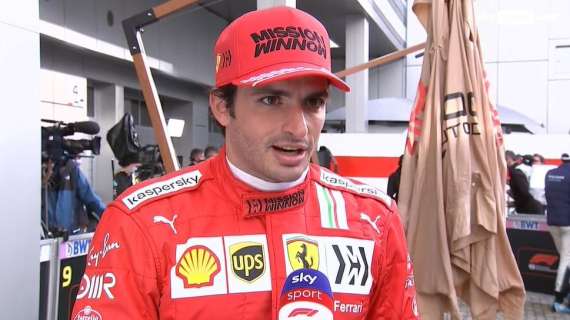 Formula 1 | Ferrari, l'esultanza di Sainz e del team sotto al podio