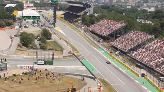 Formula 1 | Red Bull, problemi di benzina per Verstappen: esce a 10 secondi dal semaforo rosso