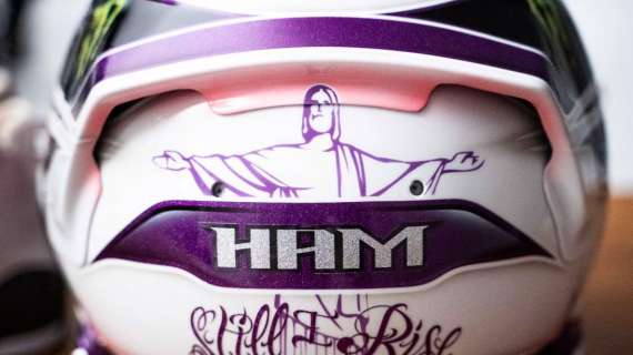 F1 / Mercedes, Hamilton presenta il suo nuovo casco: fra Cristo e stelle - FOTO