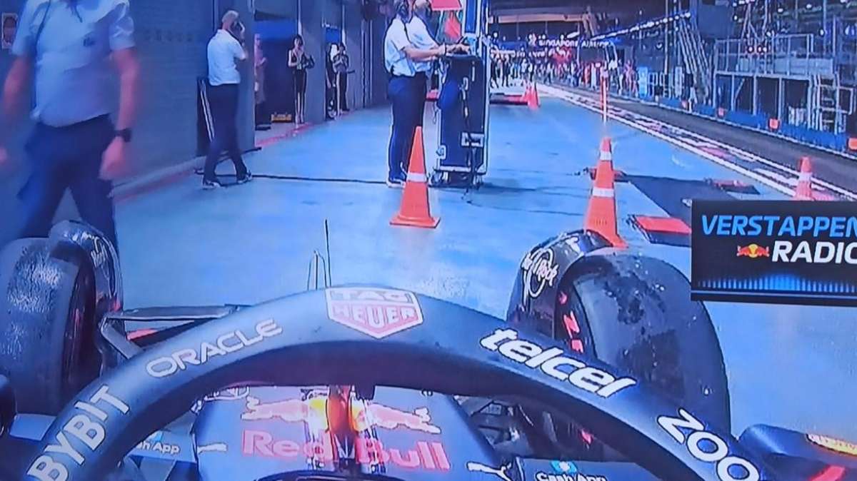 Formula 1 | Verstappen, il team radio furioso a Singapore: "What the fuck?"