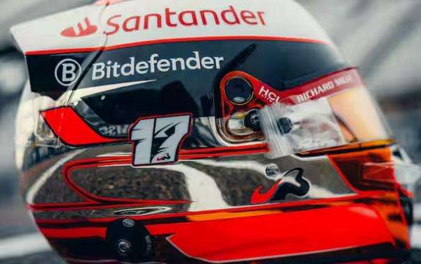 F1 | Ferrari, il casco di Leclerc a Suzuka dedicato a Bianchi